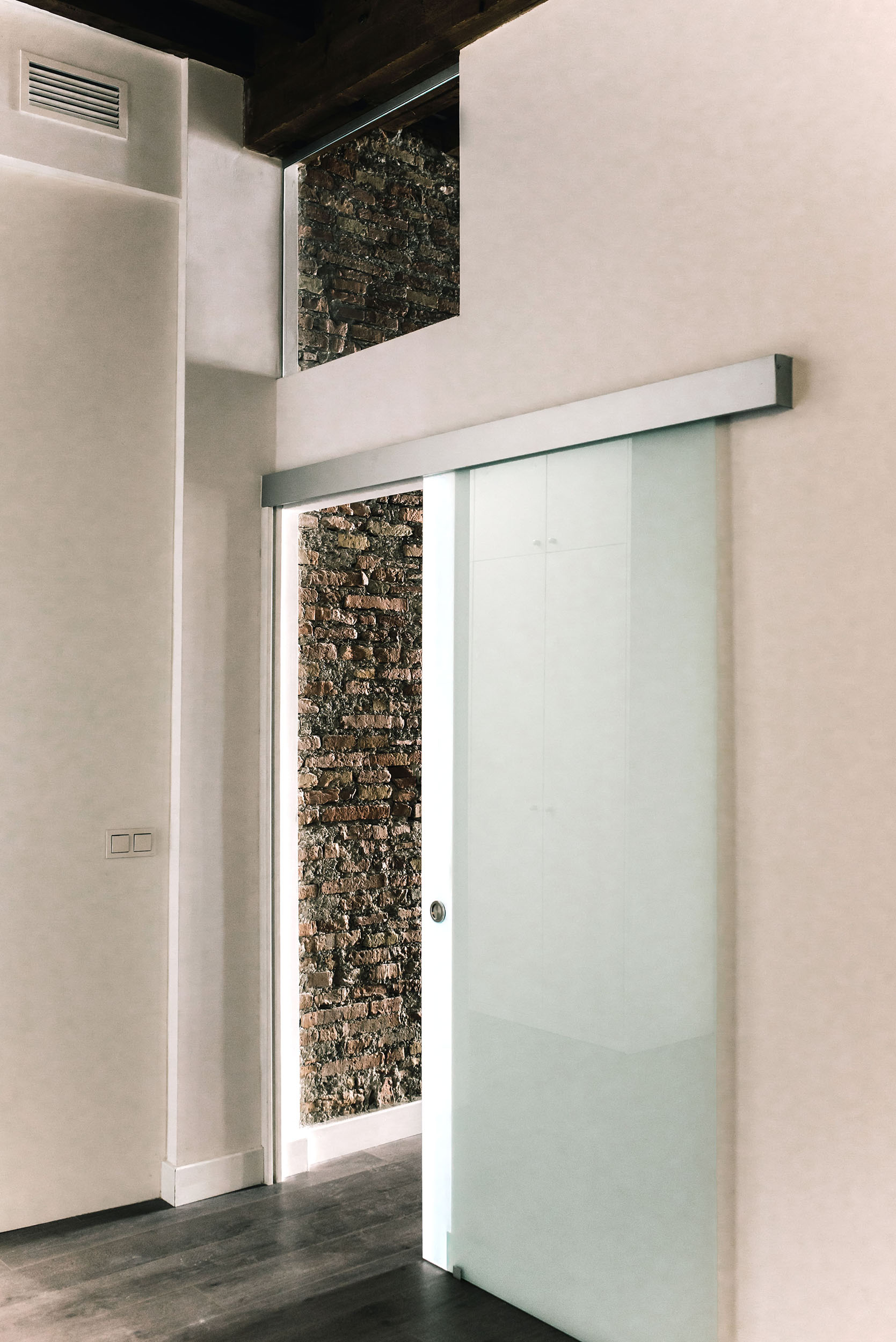 JJG_COVER_COMEDIAS Puerta corredera de cristal